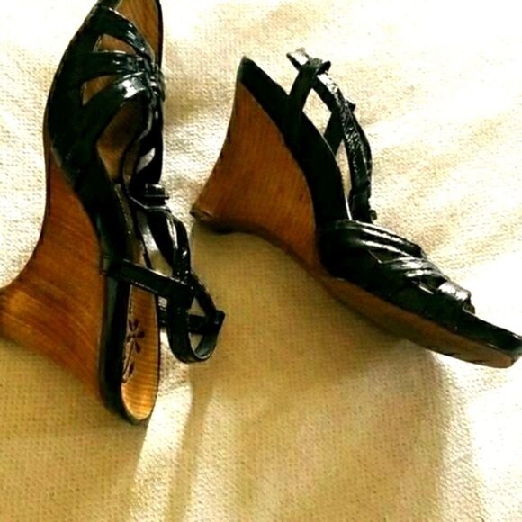 4@30.00 or 40.00 Ladies Sandals by KENNETH COLE REACTION - Picture 1 of 8